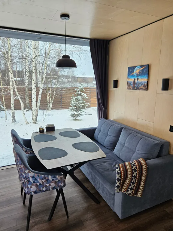 Уютный дом с панорамными окнами