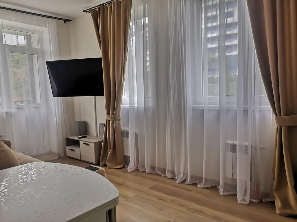 2-х комнатная квартира с балконом, видом на горы и море, парковкой