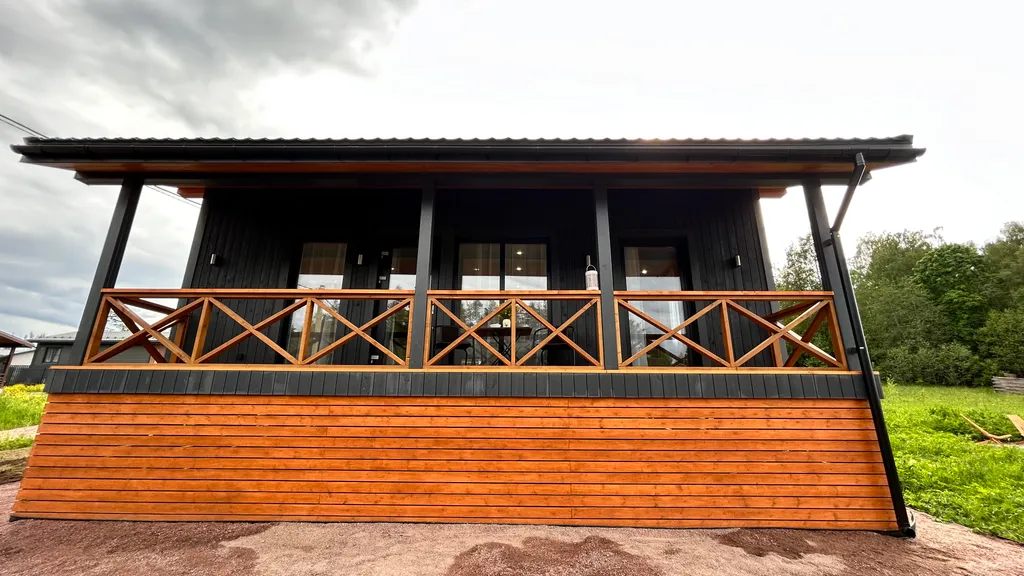 Дом с видом на сосновый лес возле Игоры Драйв с уютной зоной кострища