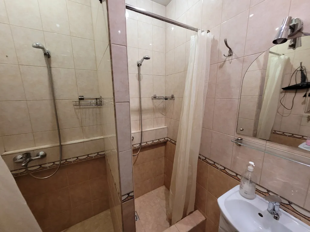 Студия с тремя спальнями, двумя с/у