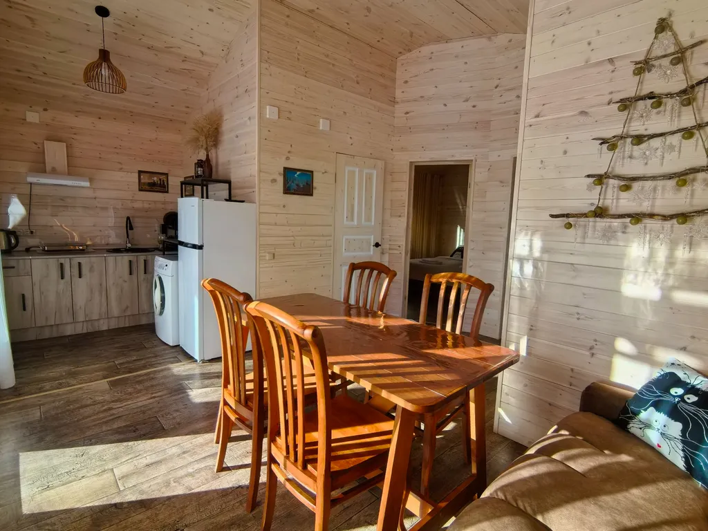 Уютный дом у озера Манжерок