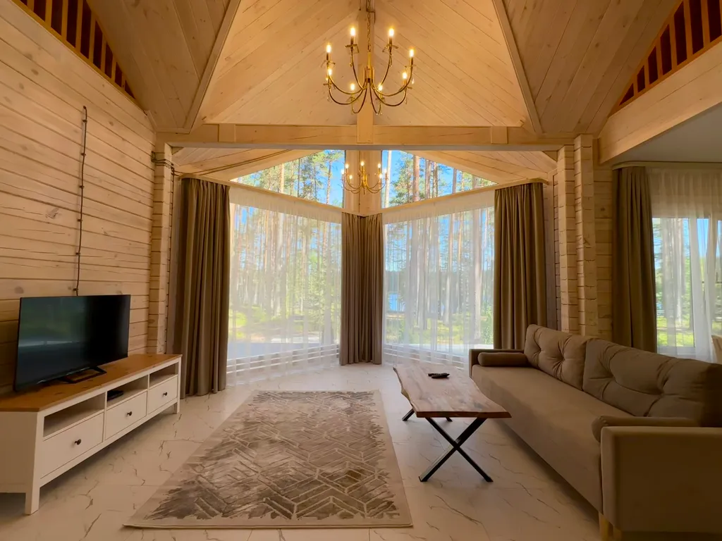 Уютный дом в сосновом лесу