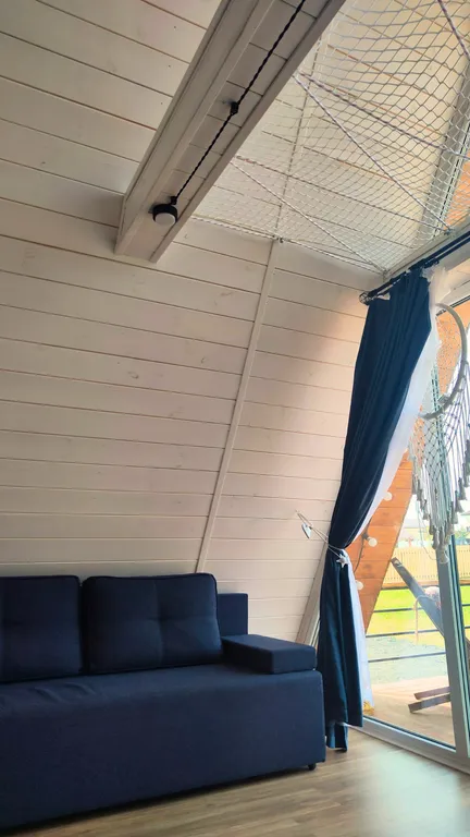 Уютный дом в стиле Афрейм в черте города