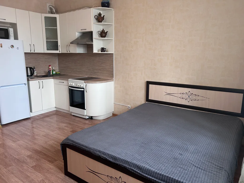 Комфортная квартира-студия в районе ТЦ Аура — аренда посуточно в Сургут