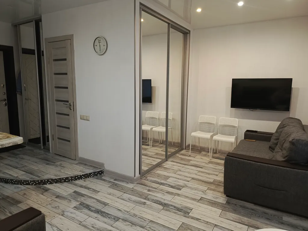 Студия с панорамным окном в Сириусе