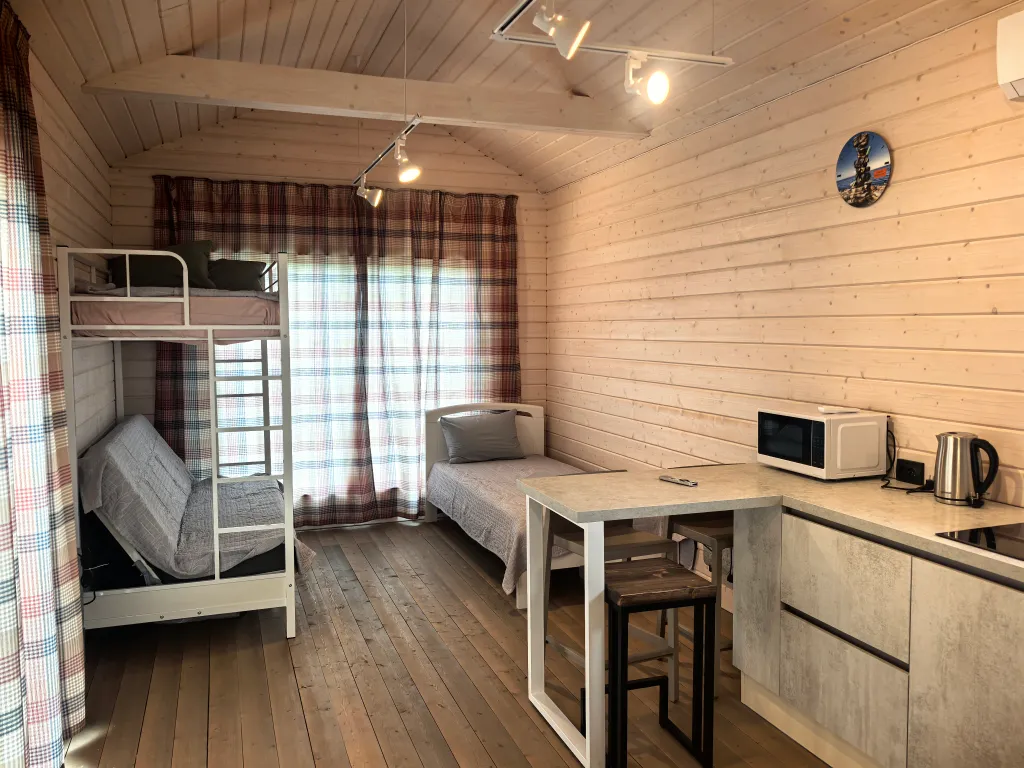 Трёхместный дом с террасой