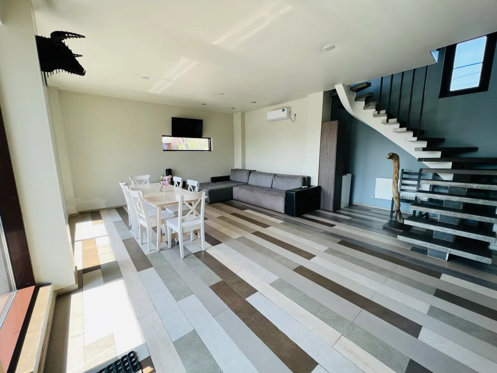 Коттедж Вилла на берегу реки Кубань с бассейном, баней, банным чаном — Елизаветинская