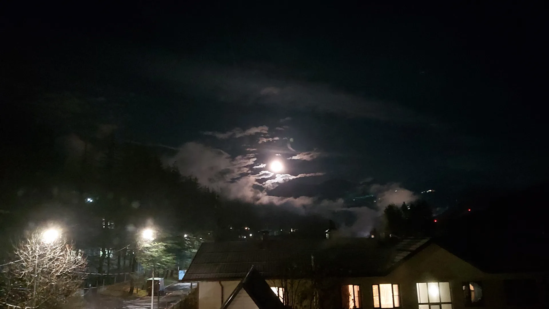 Вид ночью на Поляну