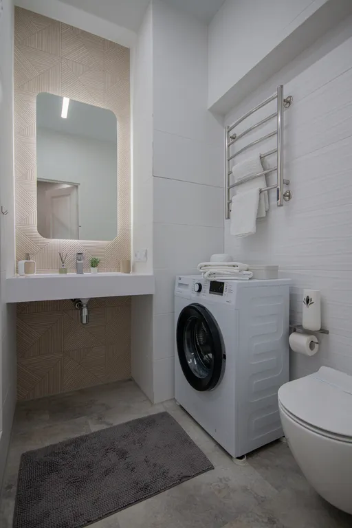 Студия в сердце города с видом на жд вокзал