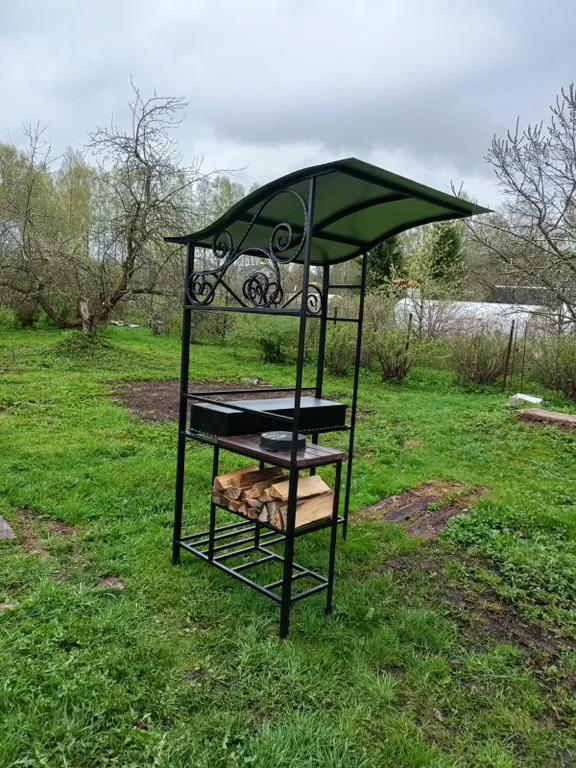 Благоустроенный дом на берегу реки