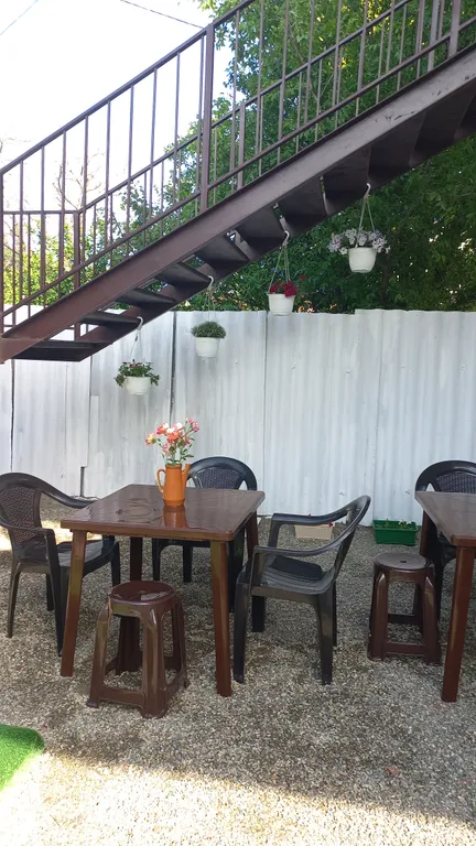 В центре приморского городка