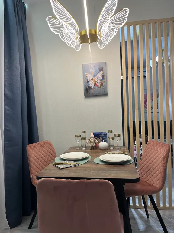 Улучшеные апартаменты баттерфляй с камином в центре