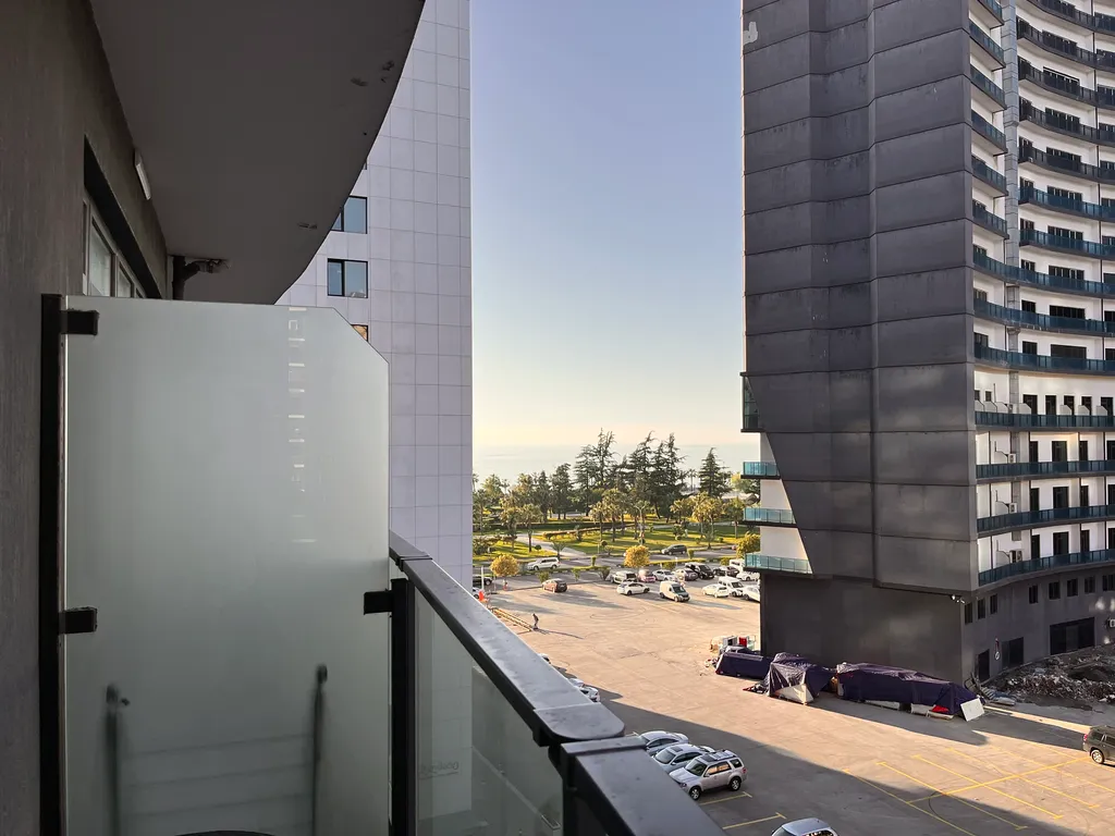 Квартира Тропическая студия, бассейн + парковка, white sails — Батуми