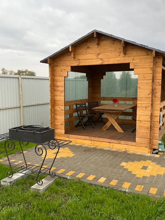 Дом на берегу реки с банным чаном