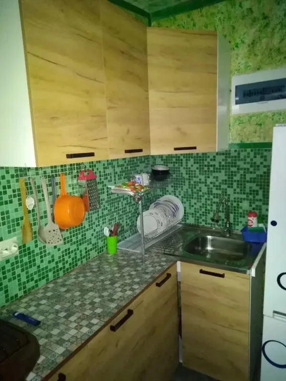 Уютный дом в тихом месте в лесу