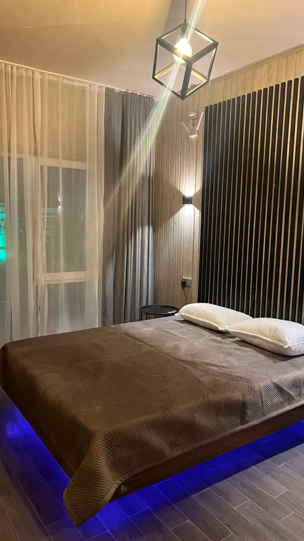 Вилла с бассейном на берегу реки