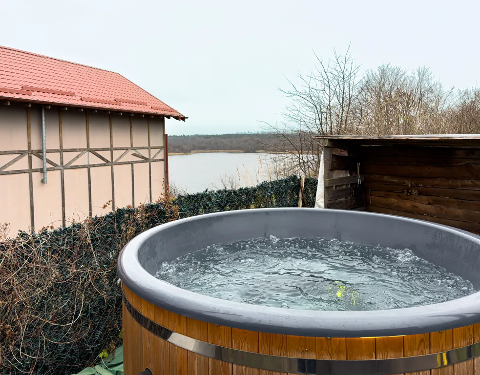 Современная юрта с баней и купелью