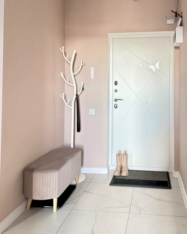 Уютная двушка на 12 этаже с видом на озеро