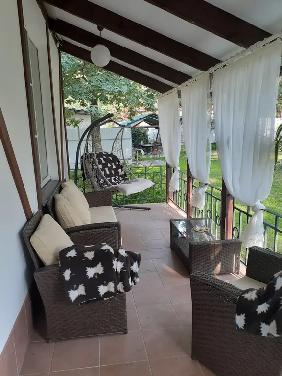 Дом под соснами