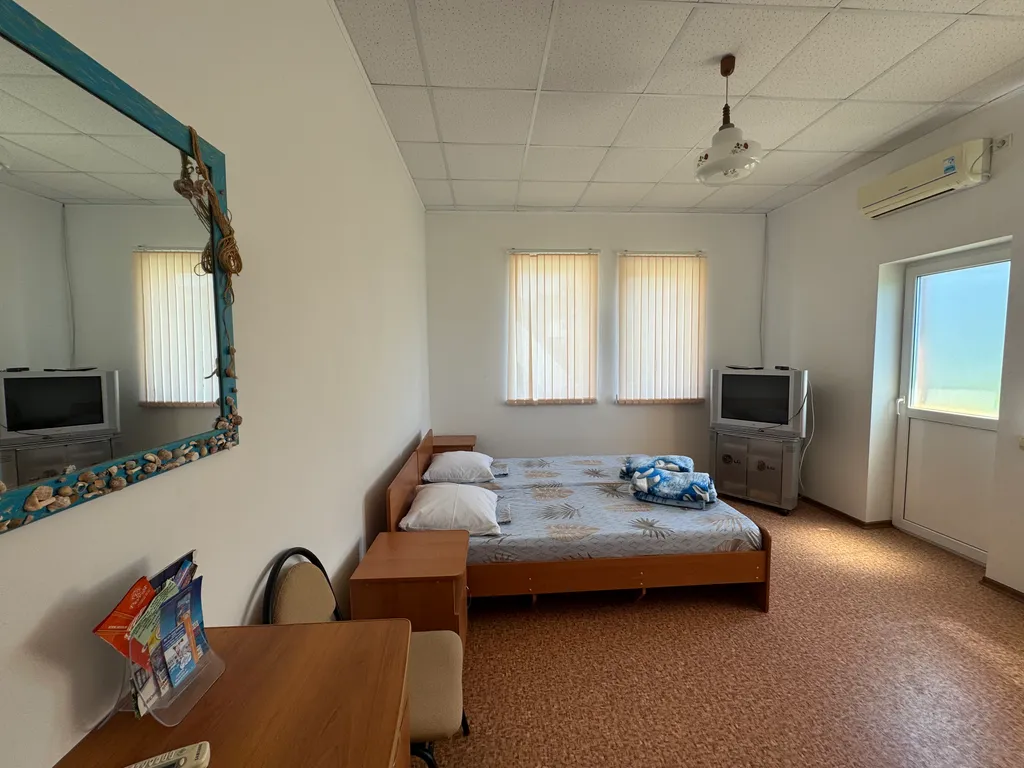 Квартира Тихий уголок. Двухместный номер эконом + доп место — аренда посуточно в Геленджик