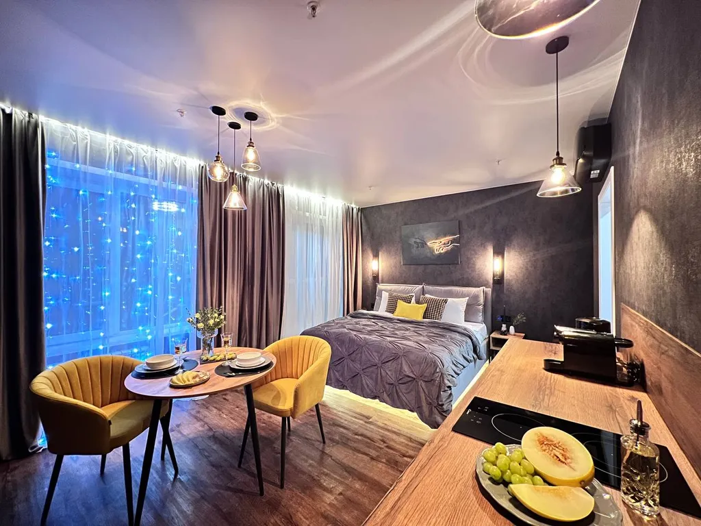 Уникальная cтудия с мини-бассейном на двоиx