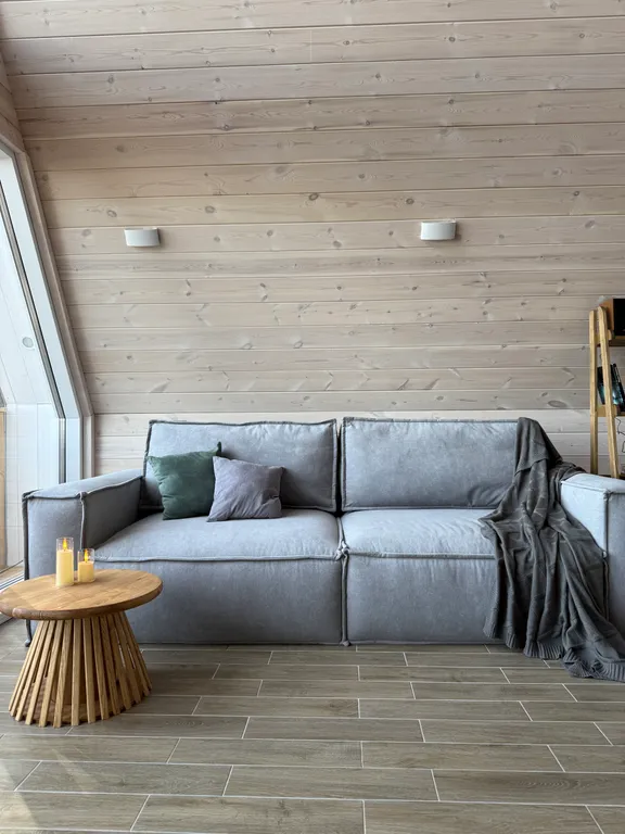 Домик на холме с видом на Байкал