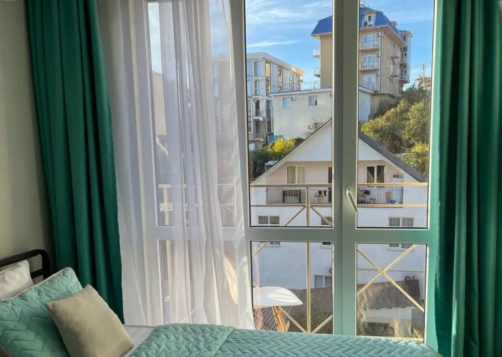 Студия для двоих с панорамным окном