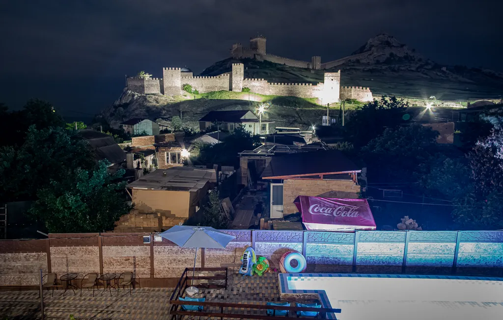 Стандартный номер с балконом с видом на Генуэзскую крепость