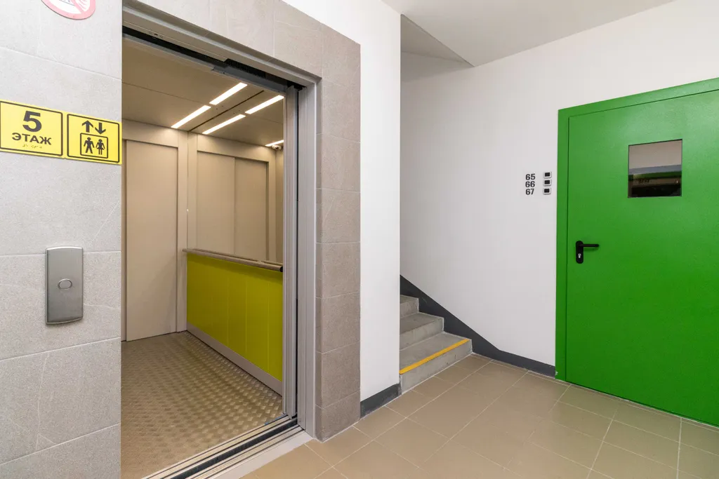 Квартира с жёлтым диваном