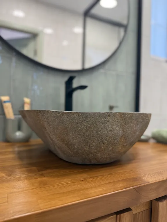 Домик на холме с видом на Байкал