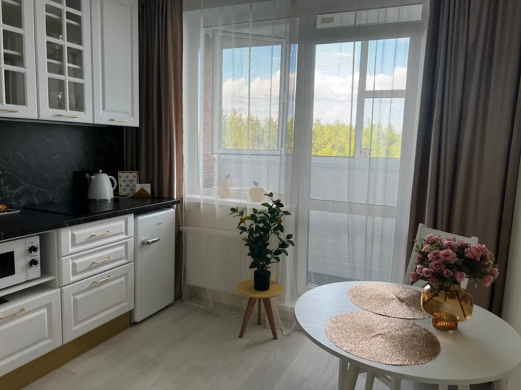 Красивая квартира и окна на лес