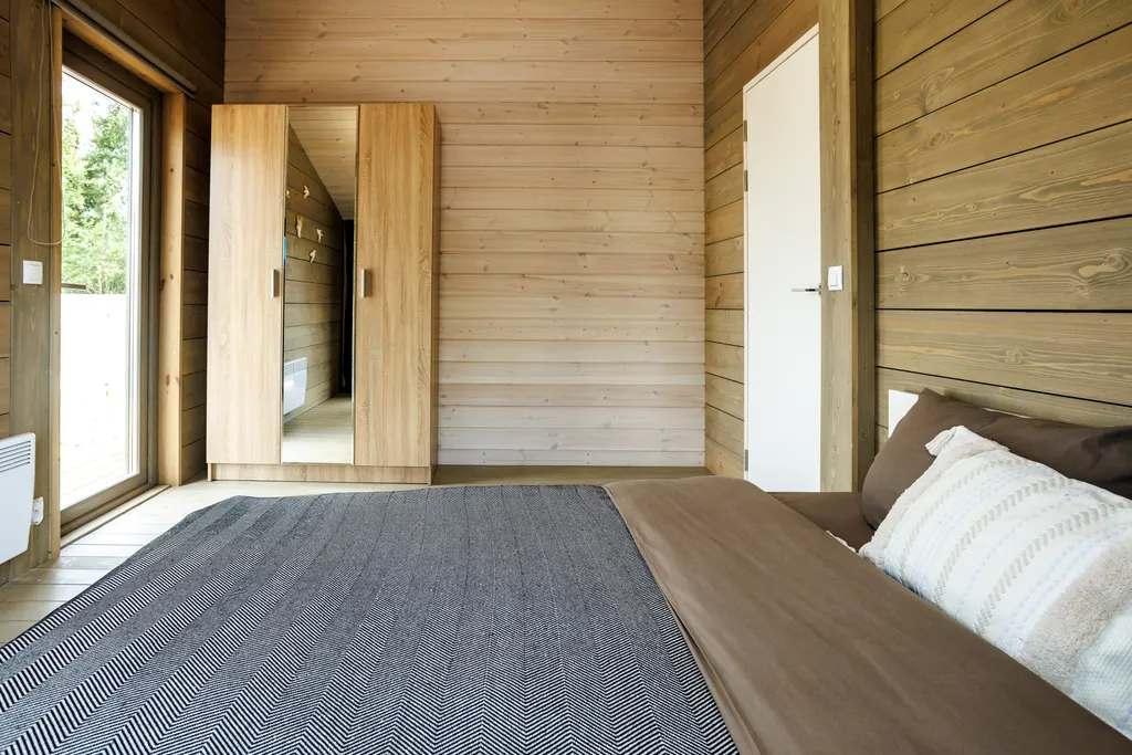 Загородный дом у леса и конюшни