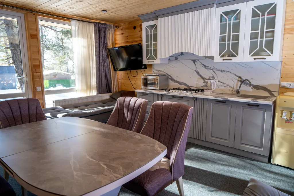 Отдельный двухэтажный домик в стиле барнхаус на Софийской Поляне