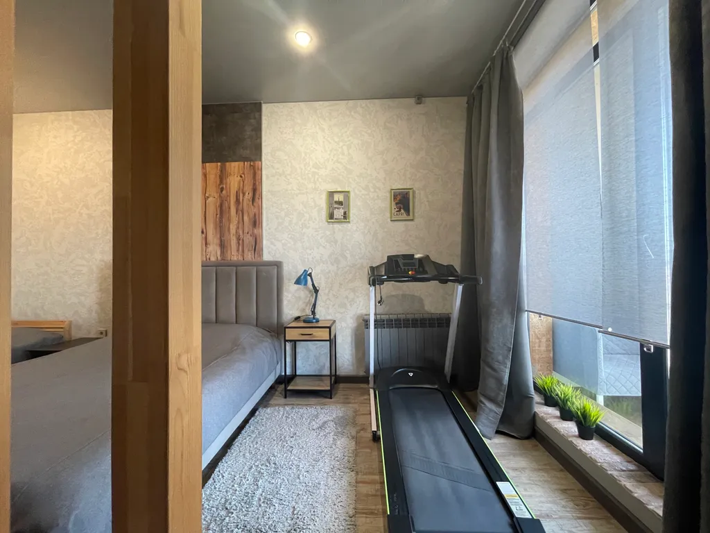 Квартира в люкс доме с парковкой в 10 минутах пешком от площади Ленина