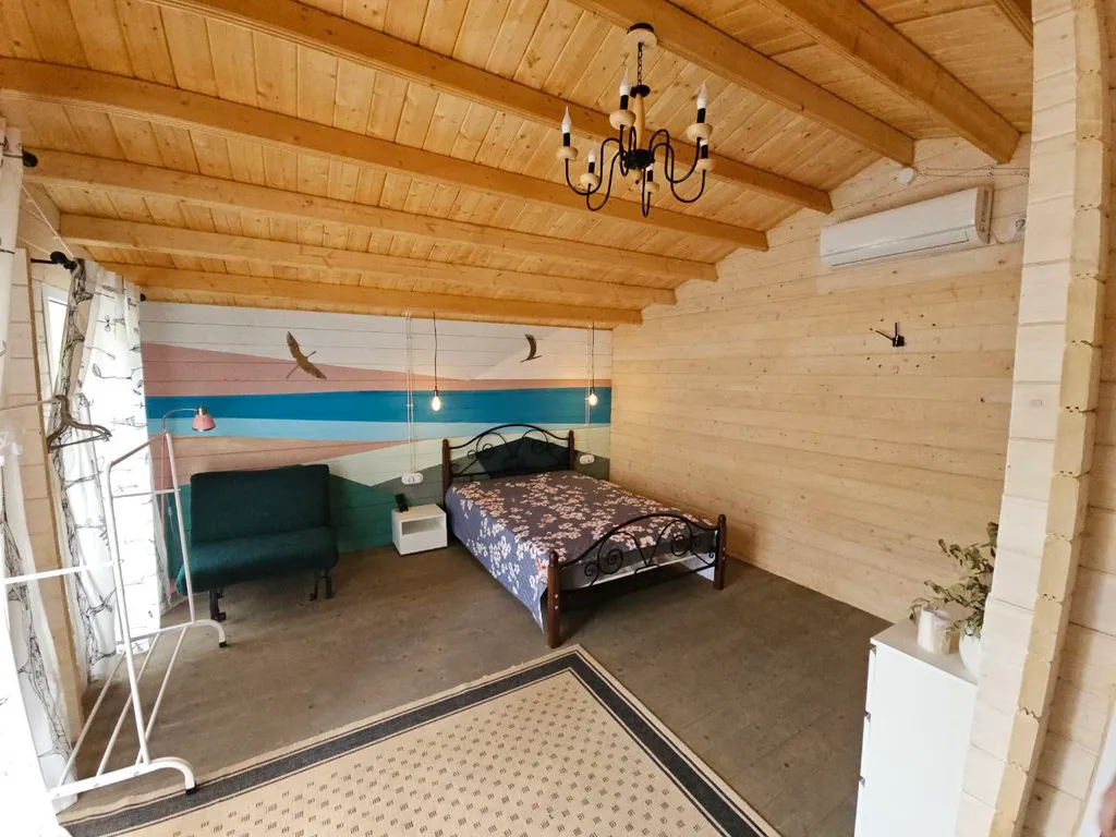 Уютный домик на большом участке с садом