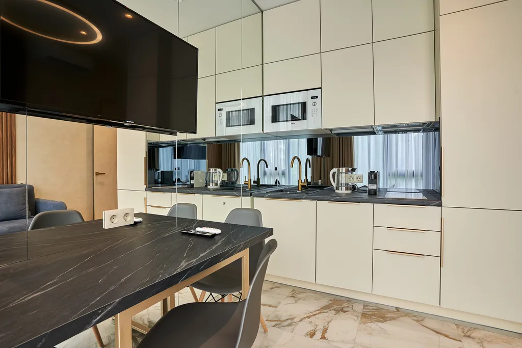 Метрополь ЛаМар (3-х комн люкс) апартаменты с балконом и бассейном на