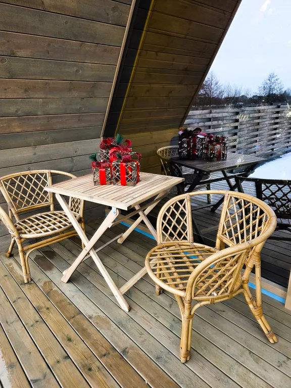 Дом на берегу реки