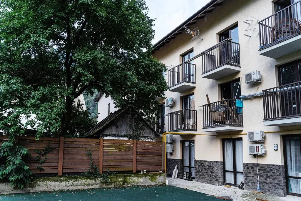 Зелёная студия в сердце гор