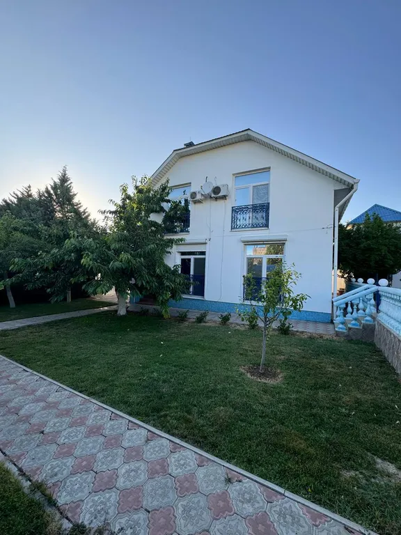 Дом с бассейном