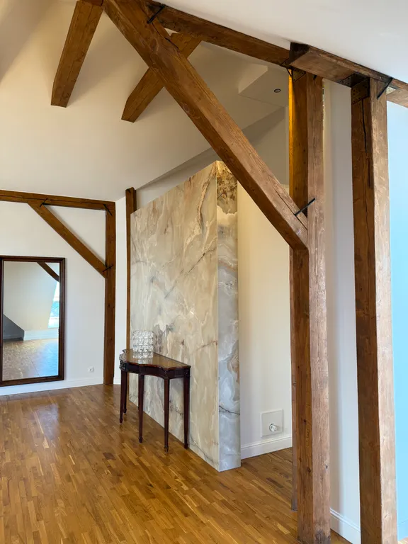 Лофт - мансарда с фронтальным видом на море