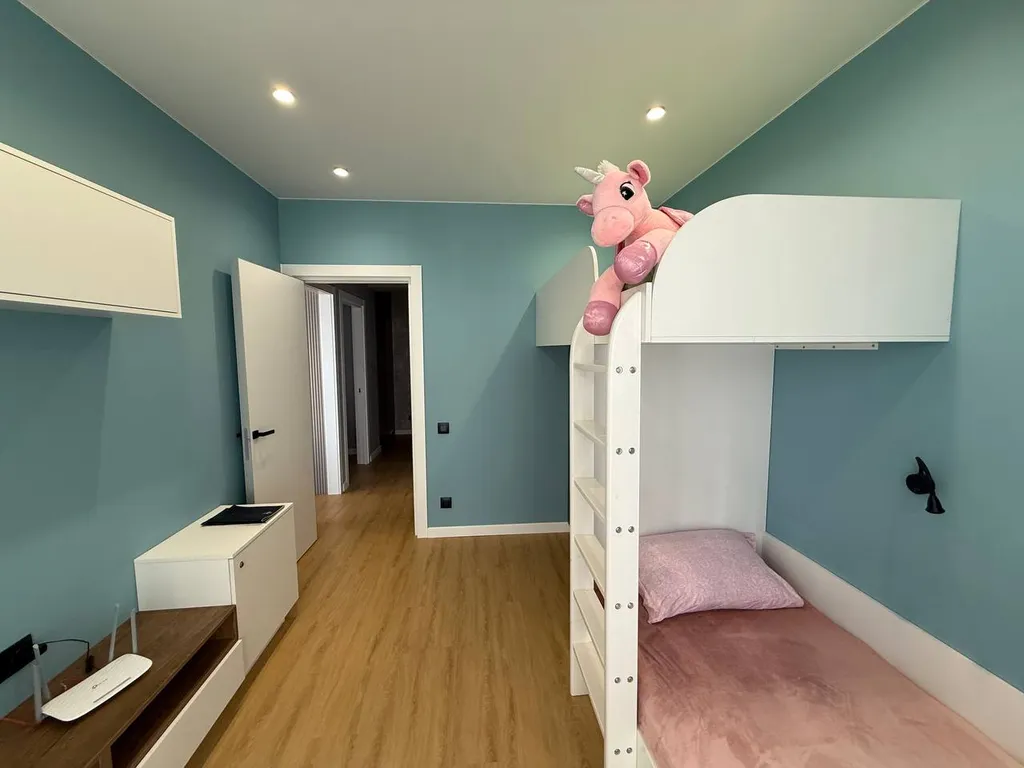 У моря: стильная евротрешка с двумя балконами и видом