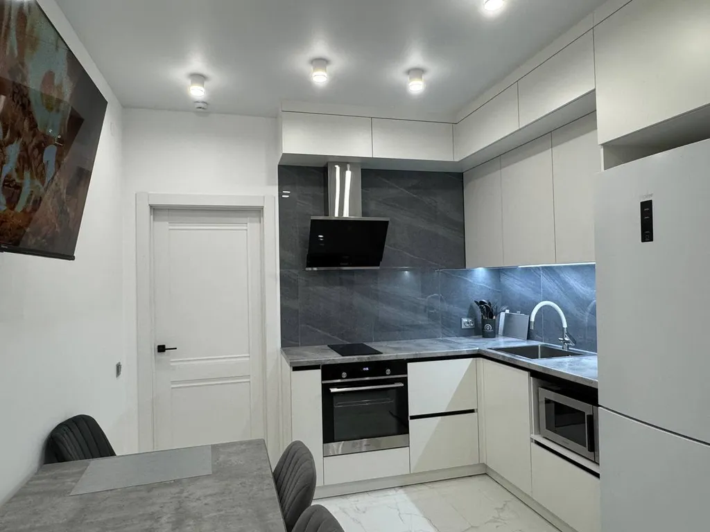 Квартира Квартира рядом с ТРЦ Меганом — Мирное