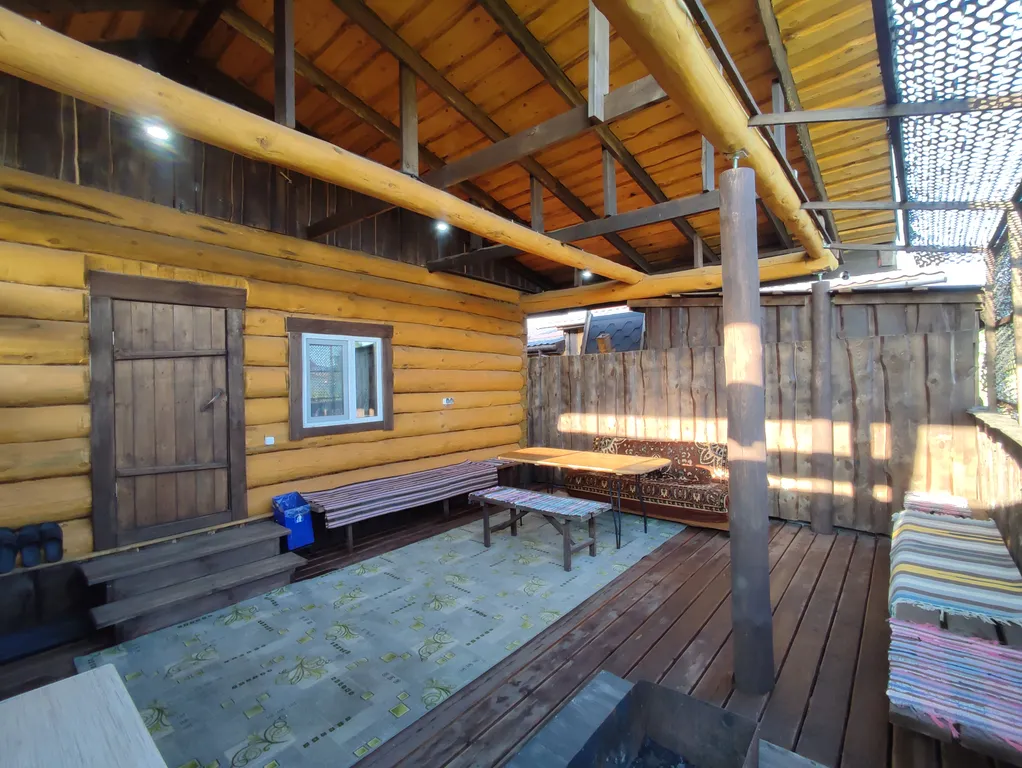 Бревенчатый 2-комнатный эко дом с большой верандой