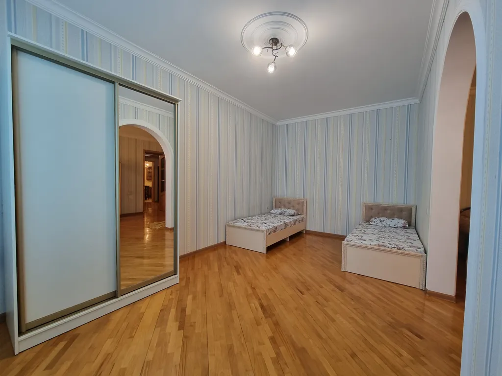 2х этажный дом в самом центре города