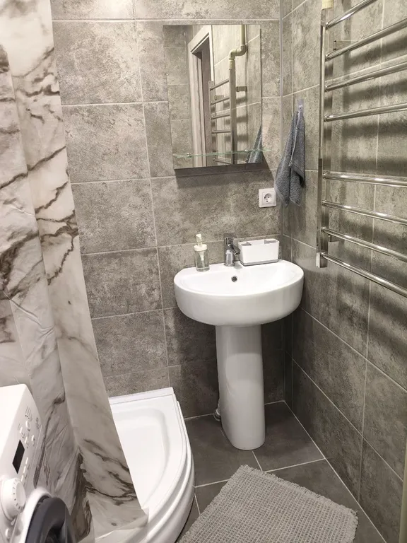 Просторная теплая квартира у Бульвара Нефтепереработчиков