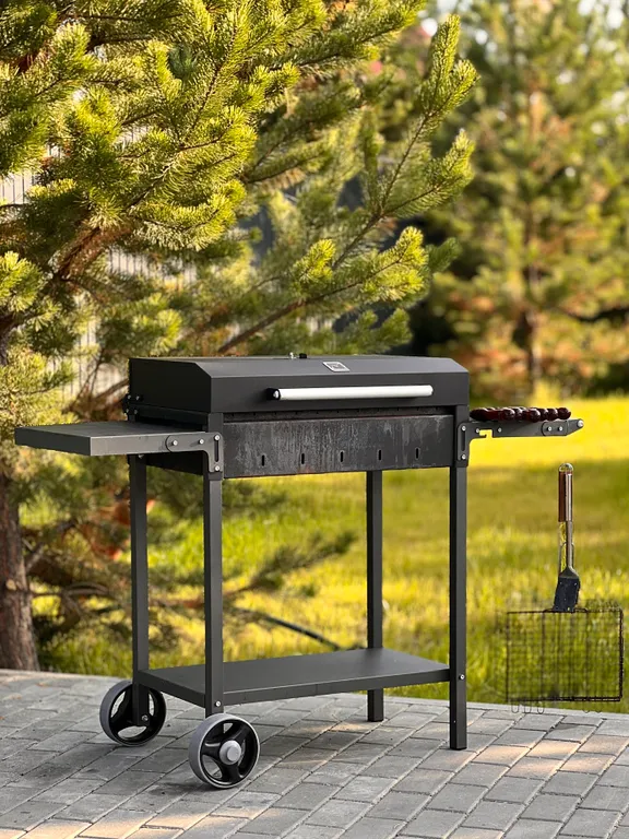 Панорамный дом с баней на дровах и чаном в окружении ёлок