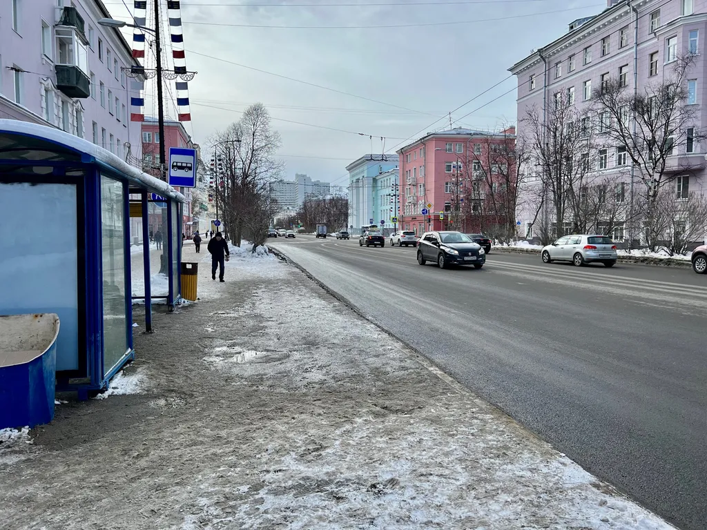 Трёхкомнатная квартира с раздельными комнатами, балконом в центре