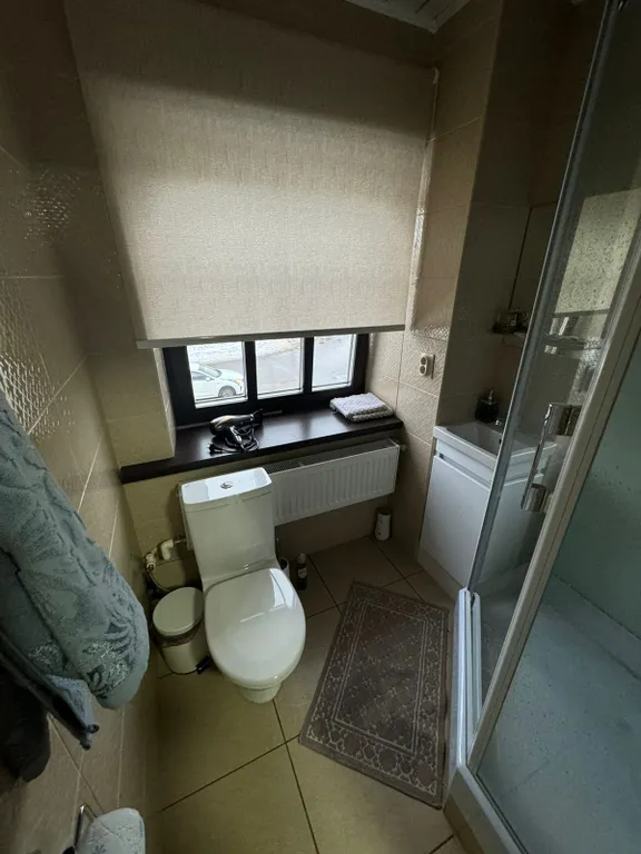 Часть дома в центре города с видом на достопримечательность