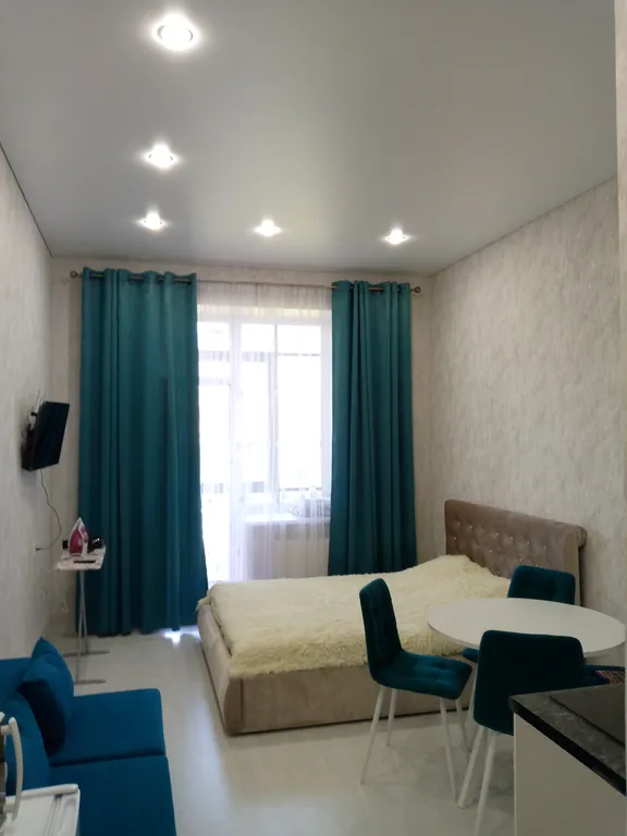 Квартира Изумрудная студия с лоджией — аренда посуточно в Зелёная Поляна