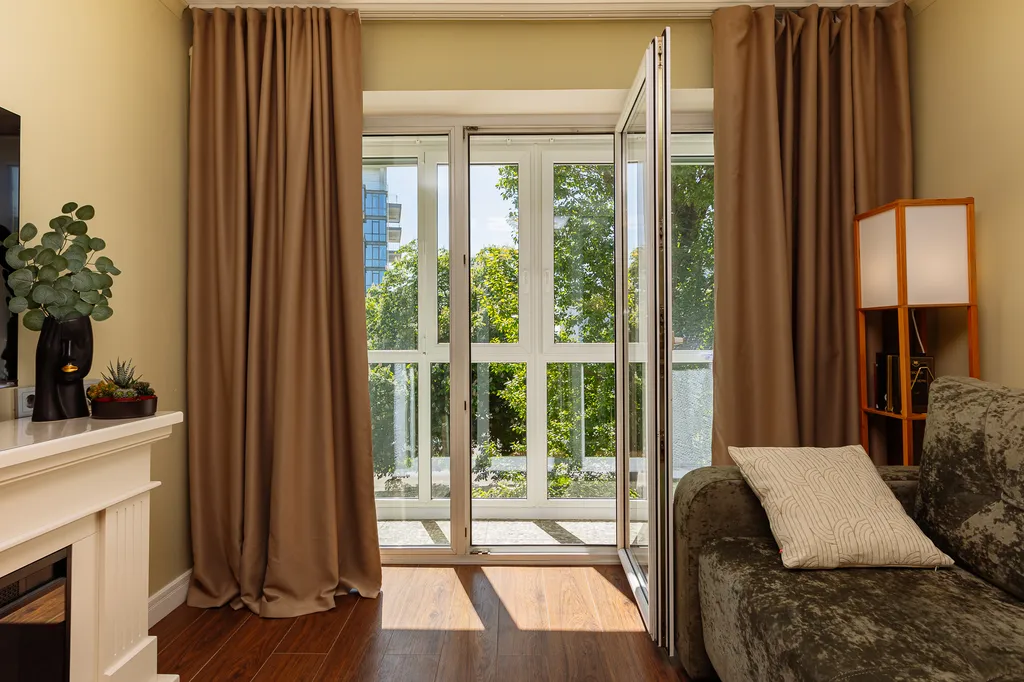 Две минуты и вы уже на Острове Канта, в самом центре Калининграда!